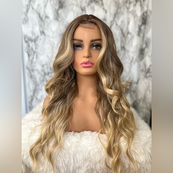 26 in lace front Closure 4x2 dark root blonde balayage Curly Wig - Picture 7 of 9